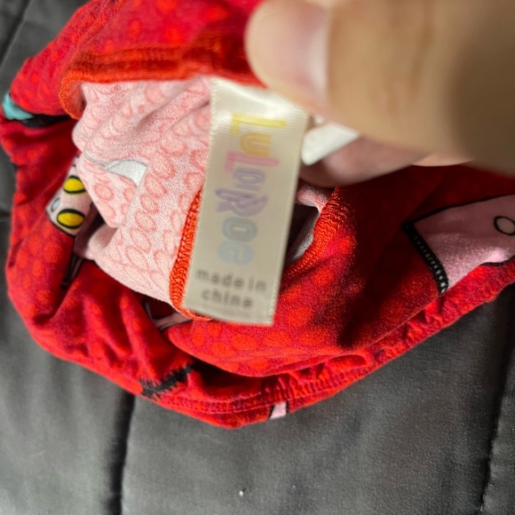 EUC Curvy LuLaRoe Red Makeup Leggings - Picture 3 of 3